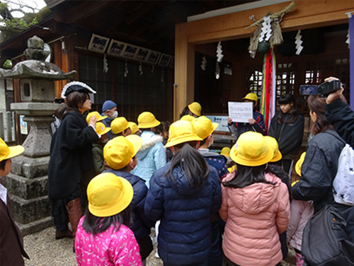 Kids in the walking tour Phot