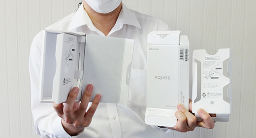 Packaging box for AQUOS sense5G (left) and the more compact AQUOS wish2 box, which is easier to fold