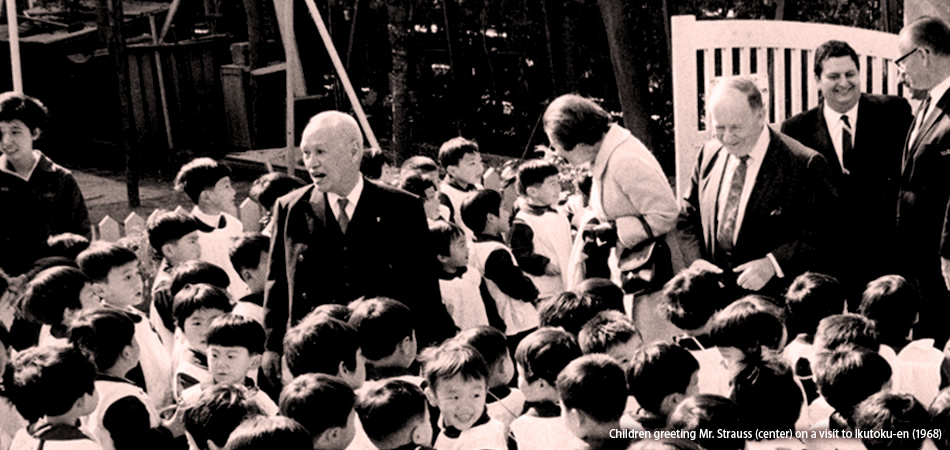 Children greeting Mr. Strauss (center) on a visit to Ikutoku-en (1968) 
