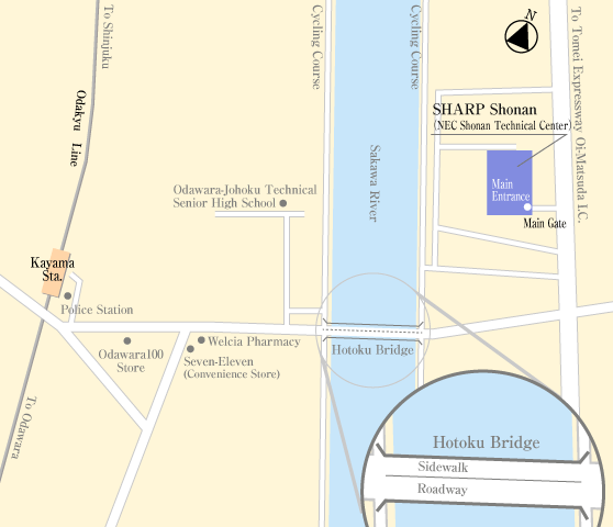 Map of the area around Kayama Station on the Odakyu Line, showing the location of Sharp Shonan across the Sakawa River, with an enlarged view of the sidewalk and roadway on Hotoku Bridge.