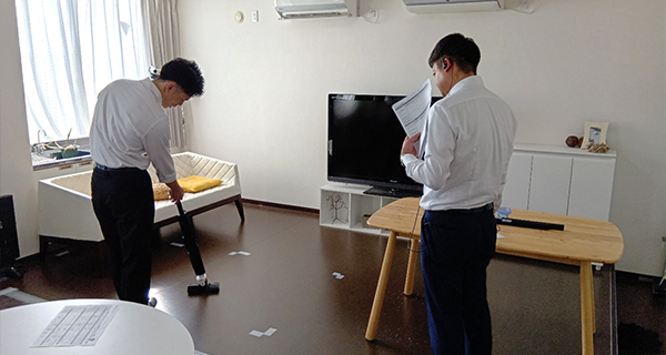 Usability test for a vacuum cleaner Photo